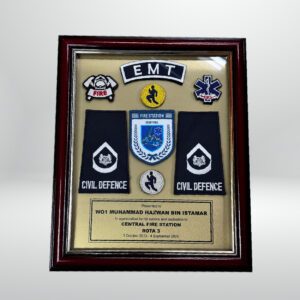 Photo frame with customised mounting